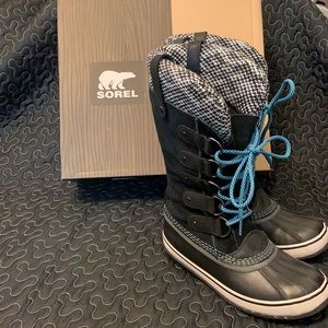 Sorel size 8 water proof boots Joan of arctic